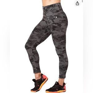 STRONG by Zumba capri camo grey M